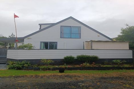 Photo of property in 1 Pine Avenue, Henderson, Auckland, 0612