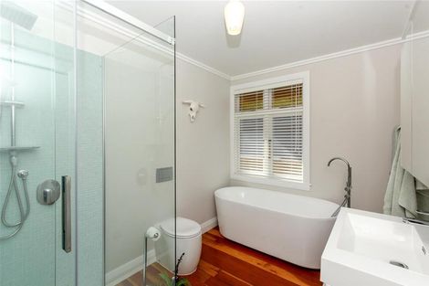 Photo of property in 18 Aubrey Street, New Plymouth, 4310