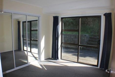 Photo of property in 5 Westra View, Tawa, Wellington, 5028