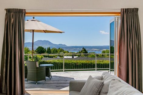 Photo of property in 10 Cameron Drive, Acacia Bay, Taupo, 3385