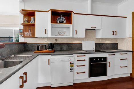 Photo of property in 17 Albion Street, Hawera, 4610