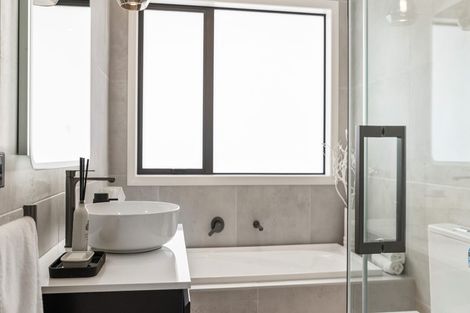 Photo of property in 3/64 Banbury Crescent, Fairfield, Hamilton, 3214