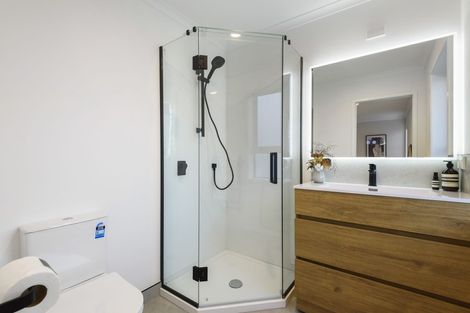 Photo of property in 6/13 Kaihu Street, Northcote, Auckland, 0627