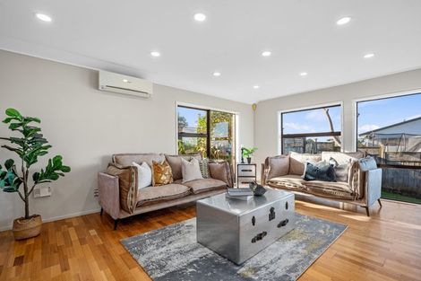 Photo of property in 29 Calypso Place, Rothesay Bay, Auckland, 0630