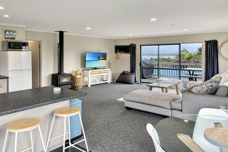 Photo of property in 560 Pukehina Parade, Pukehina, 3189