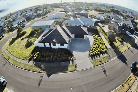 Photo of property in 3 Kihi Place, Ruakaka, 0116