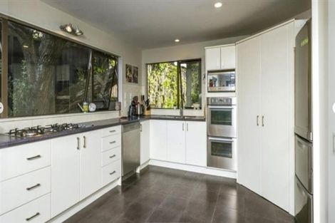 Photo of property in 48 Whitby Crescent, Mairangi Bay, Auckland, 0630