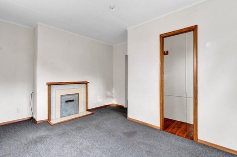 Photo of property in 12 Seaview Road, Marfell, New Plymouth, 4310
