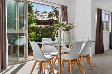 Photo of property in 31 Willowview Drive, Redwood, Christchurch, 8051