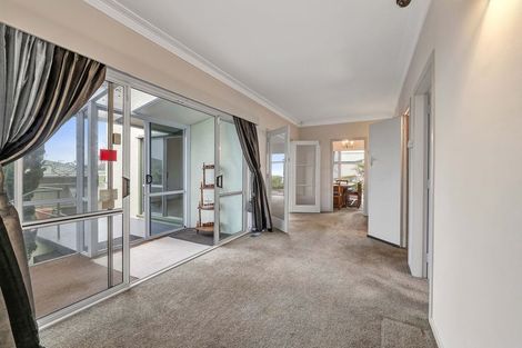 Photo of property in 111 Pioneer Road, Moturoa, New Plymouth, 4310