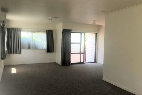 Photo of property in 936 East Coast Road, Northcross, Auckland, 0630