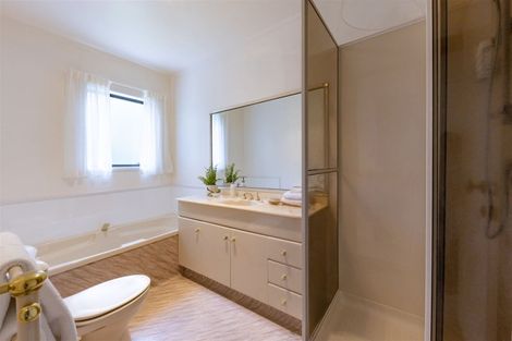 Photo of property in 20 Bernleigh Terrace, West Harbour, Auckland, 0618