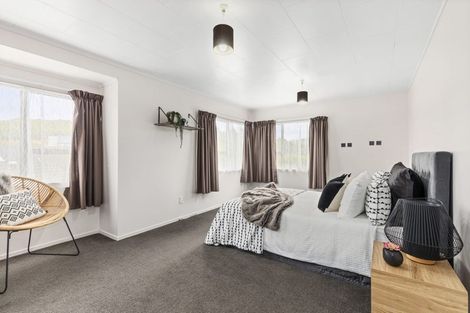 Photo of property in 18 Jasmine Grove, Maungaraki, Lower Hutt, 5010