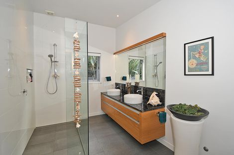 Photo of property in 10 Lax Crescent, Leigh, 0985