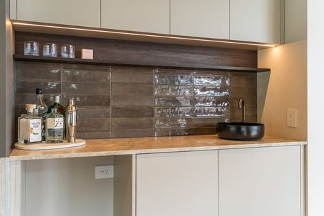 Photo of property in 43 Paekakariki Hill Road, Pauatahanui, Porirua, 5381