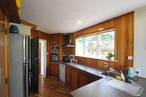 Photo of property in 36 Rakeiora Grove, Korokoro, Lower Hutt, 5012