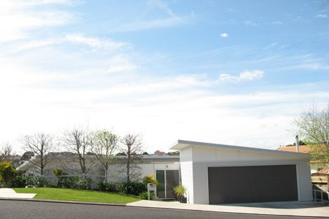 Photo of property in 8 Caledonia Place, Highlands Park, New Plymouth, 4312