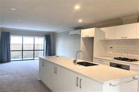 Photo of property in 27 Brindle Way, Newlands, Wellington, 6037