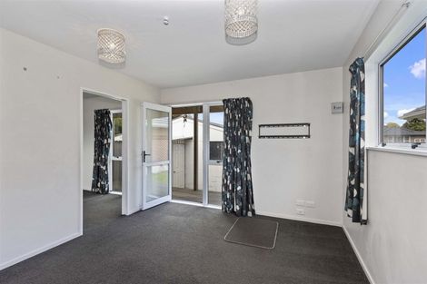 Photo of property in 8 Boston Avenue, Hornby, Christchurch, 8042