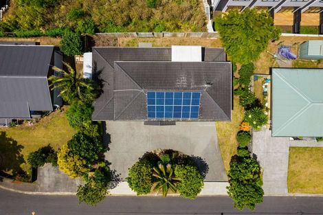 Photo of property in 5 Hocken Place, Mangere Bridge, Auckland, 2022