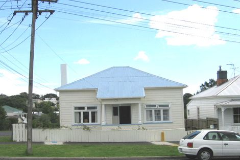 Photo of property in 11 Kiwi Road, Stanley Point, Auckland, 0624