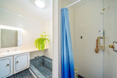 Photo of property in 32 Kauri Street, Merrilands, New Plymouth, 4312