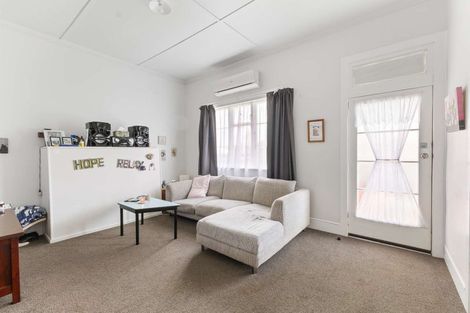 Photo of property in 4 Preston Street, Eltham, 4322