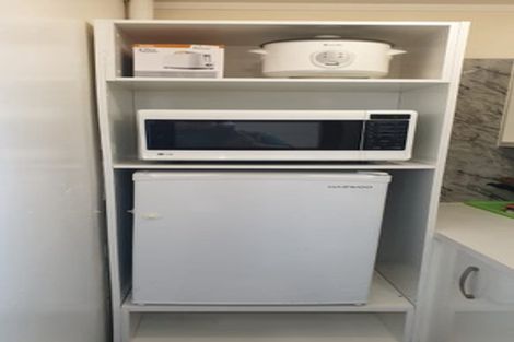 Photo of property in 2 Chisholm Place, Mangere East, Auckland, 2024