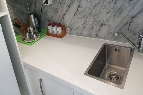 Photo of property in 2 Chisholm Place, Mangere East, Auckland, 2024