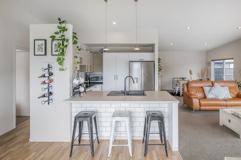 Photo of property in 10 Rena Place, Whitianga, 3510