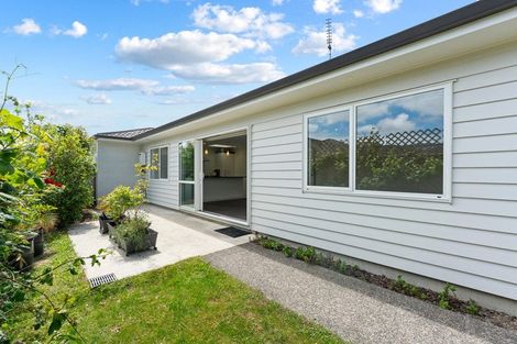 Photo of property in 15 Resolution Drive, Whitby, Porirua, 5024