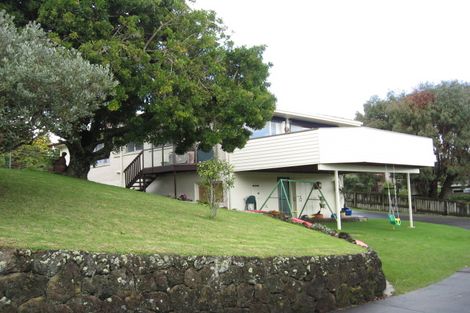 Photo of property in 2/22 Mcmillan Place, Mellons Bay, Auckland, 2014