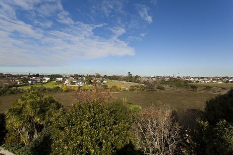 Photo of property in 2/1 Keys Street, Belmont, Auckland, 0622