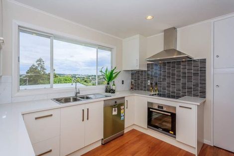 Photo of property in 3 Barker Rise, Northcross, Auckland, 0632