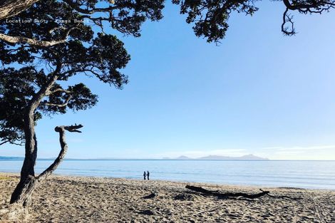 Photo of property in 1 Glen Wallace Road, Waipu, 0510