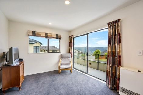 Photo of property in 8 Fernridge Way, Tirohanga, Lower Hutt, 5010