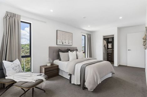 Photo of property in 1/4 Mcquoid Place, Glenfield, Auckland, 0629