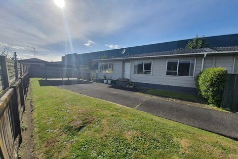 Photo of property in 25b Waimana Road, Conifer Grove, Takanini, 2112