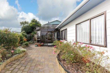 Photo of property in 68 Waiwaka Terrace, Strandon, New Plymouth, 4312