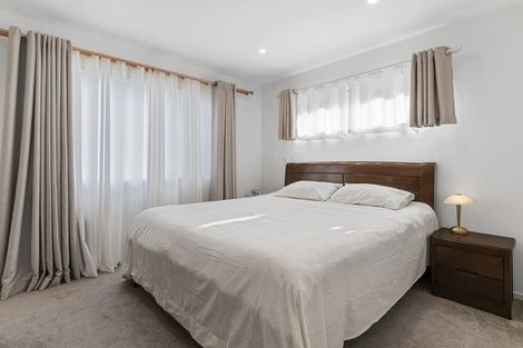 Photo of property in 12e Kelwyn Road, Kelston, Auckland, 0602