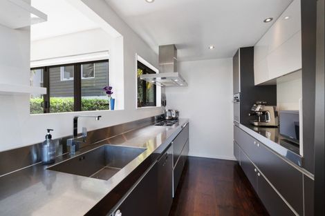 Photo of property in 1/11 Pullum Street, Birkenhead, Auckland, 0626