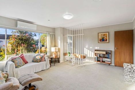 Photo of property in 2/6 Pinedale Place, Henderson, Auckland, 0610