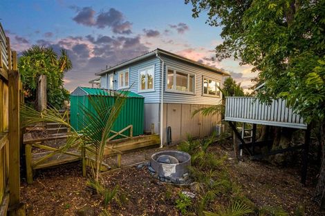 Photo of property in 1/9 Norman Road, Titirangi, Auckland, 0604