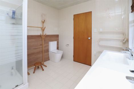 Photo of property in 2 Crowden Place, Harrowfield, Hamilton, 3210