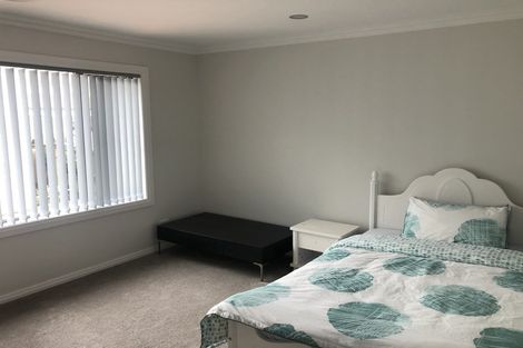 Photo of property in 4 Colliston Rise, Pinehill, Auckland, 0632