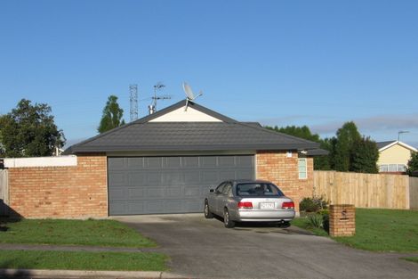 Photo of property in 73 De Havilland Drive, Goodwood Heights, Auckland, 2105