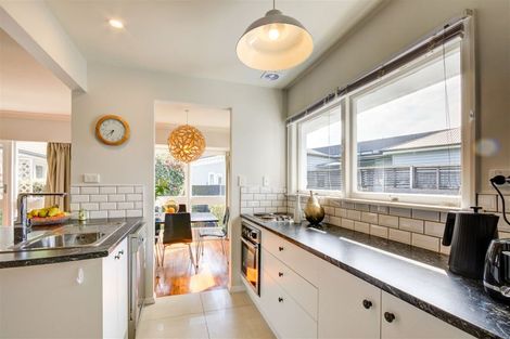 Photo of property in 2/42 Office Road, Merivale, Christchurch, 8014