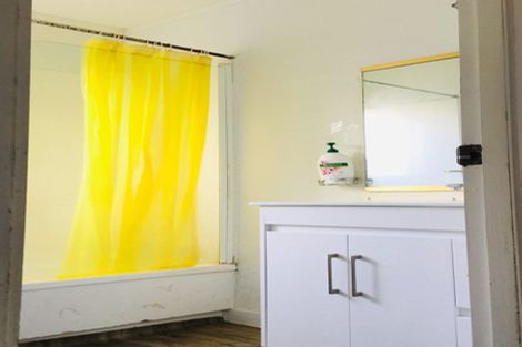 Photo of property in 2/24 Trentham Road, Papakura, 2110