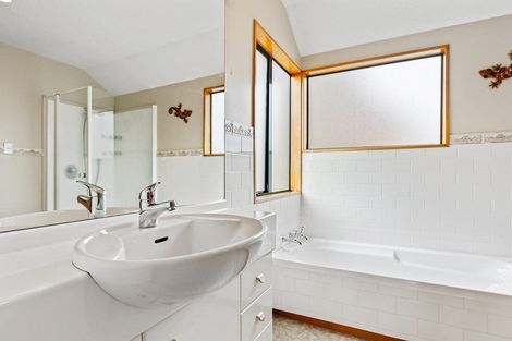 Photo of property in 2/120 Memorial Avenue, Burnside, Christchurch, 8053