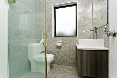 Photo of property in 11a Ludlow Terrace, Totara Vale, Auckland, 0627